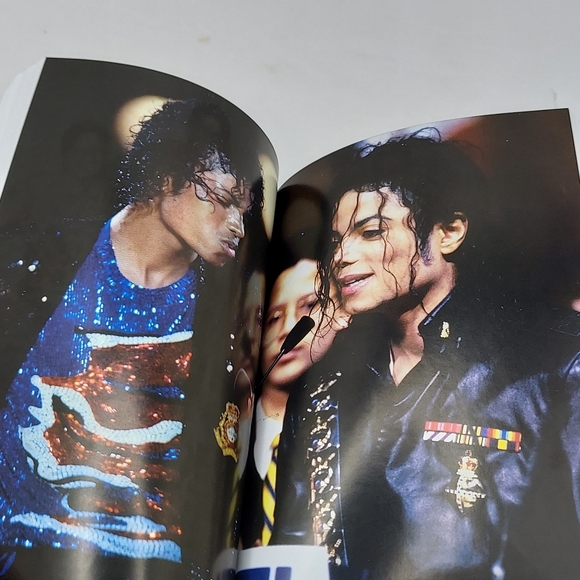 Michael Jackson, 1958-2009 : A Celebration by Graham Betts. - Picture 6 of 12